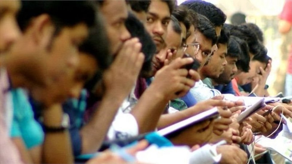 চাকরির বাজার নিয়ে দুশ্চিন্তা অনেক শিক্ষার্থীর মাঝে। (ফাইল ছবি) চাকরির বাজার নিয়ে দুশ্চিন্তা অনেক শিক্ষার্থীর মাঝে। (ফাইল ছবি)
