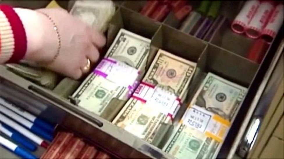 মোট আট কোটি ১০ লক্ষ ডলারের মধ্যে সাড়ে ছয় কোটি ডলারেরও বেশি অর্থ এখনও ফেরত আনা যায়নি মোট আট কোটি ১০ লক্ষ ডলারের মধ্যে সাড়ে ছয় কোটি ডলারেরও বেশি অর্থ এখনও ফেরত আনা যায়নি