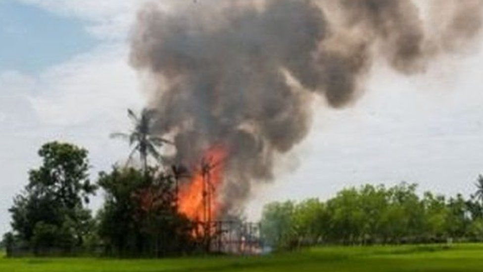 রাখাইনে এমন দৃশ্য বিশ্বব্যাপী আলোচনার ঝড় তুলেছিলো রাখাইনে এমন দৃশ্য বিশ্বব্যাপী আলোচনার ঝড় তুলেছিলো