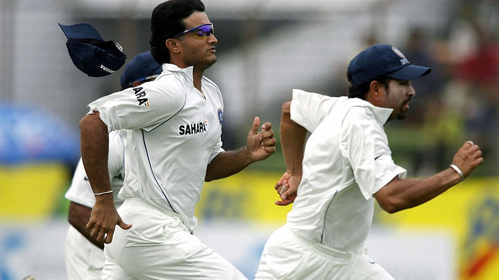 ক্রিকেট সময়ের খেলা, সময় বাঁচাতে দৌড়াচ্ছেন সাচিন, সৌরভ ক্রিকেট সময়ের খেলা, সময় বাঁচাতে দৌড়াচ্ছেন সাচিন, সৌরভ