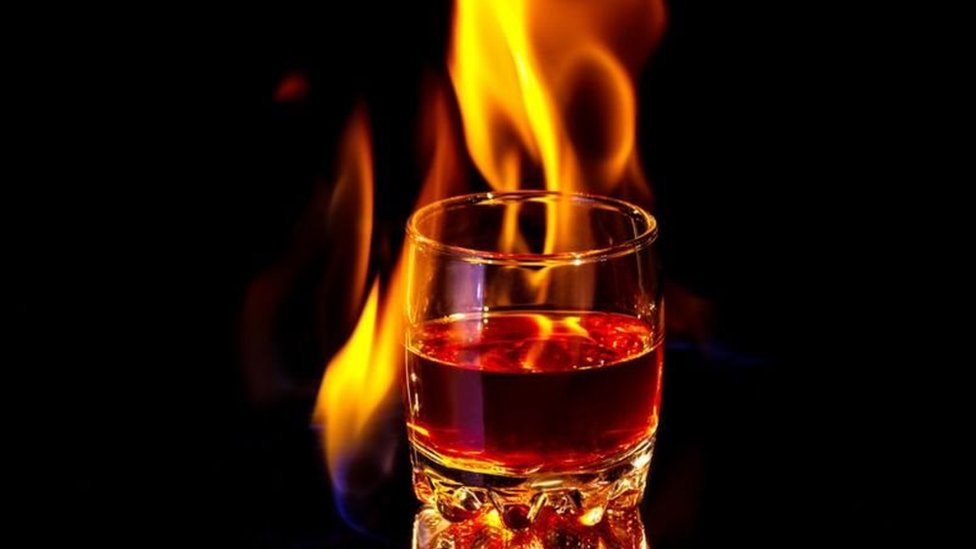 মিথানল দিয়ে তৈরি ভেজাল মদ শরীরের মারাত্মক ক্ষতি করে মিথানল দিয়ে তৈরি ভেজাল মদ শরীরের মারাত্মক ক্ষতি করে