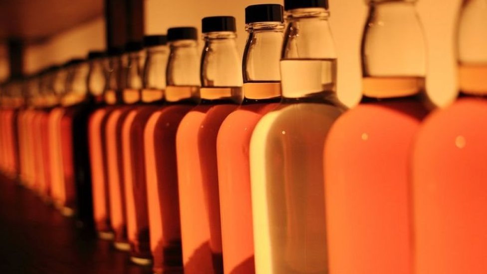 গত কয়েক সপ্তাহে মদ পানের পর বিষক্রিয়ার উপসর্গ নিয়ে চিকিৎসা নিতে আসা রোগীর সংখ্যা তুলনামূলক ভাবে বেড়েছে। গত কয়েক সপ্তাহে মদ পানের পর বিষক্রিয়ার উপসর্গ নিয়ে চিকিৎসা নিতে আসা রোগীর সংখ্যা তুলনামূলক ভাবে বেড়েছে।