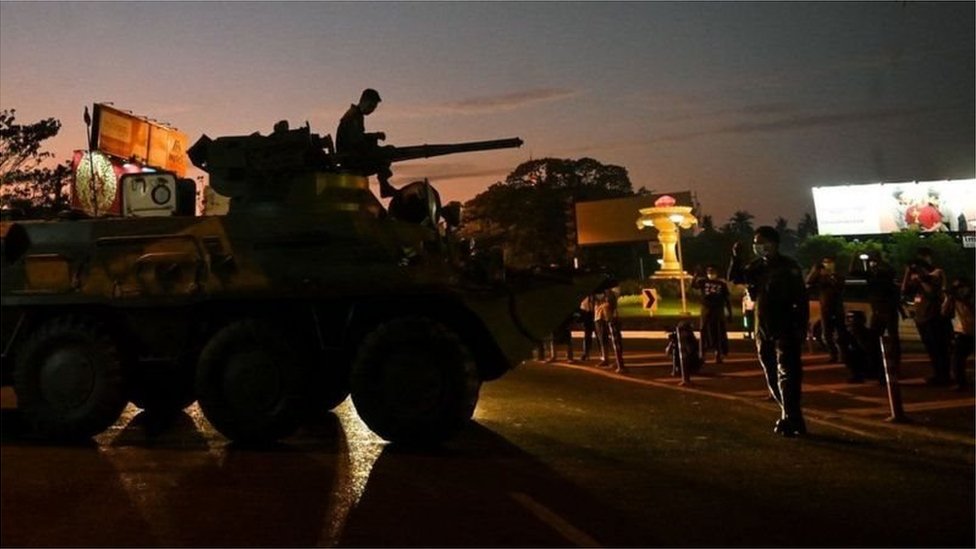 ইয়াঙ্গনসহ মিয়ানমারের শহরগুলোর রাস্তায় অবস্থান নেয় সশস্ত্র সেনারা।