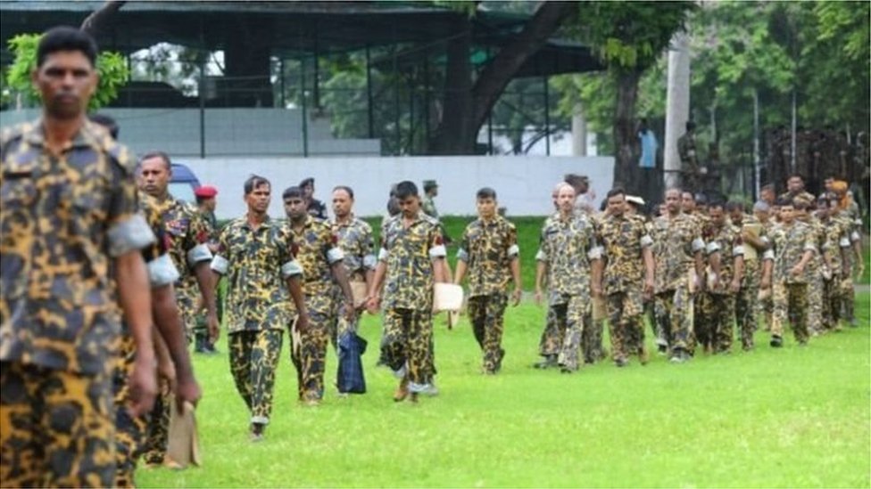 বাহিনীটির নিজস্ব আইনে চারহাজারের বেশি জওয়ানের সাজা হয়েছে। বাহিনীটির নিজস্ব আইনে চারহাজারের বেশি জওয়ানের সাজা হয়েছে।