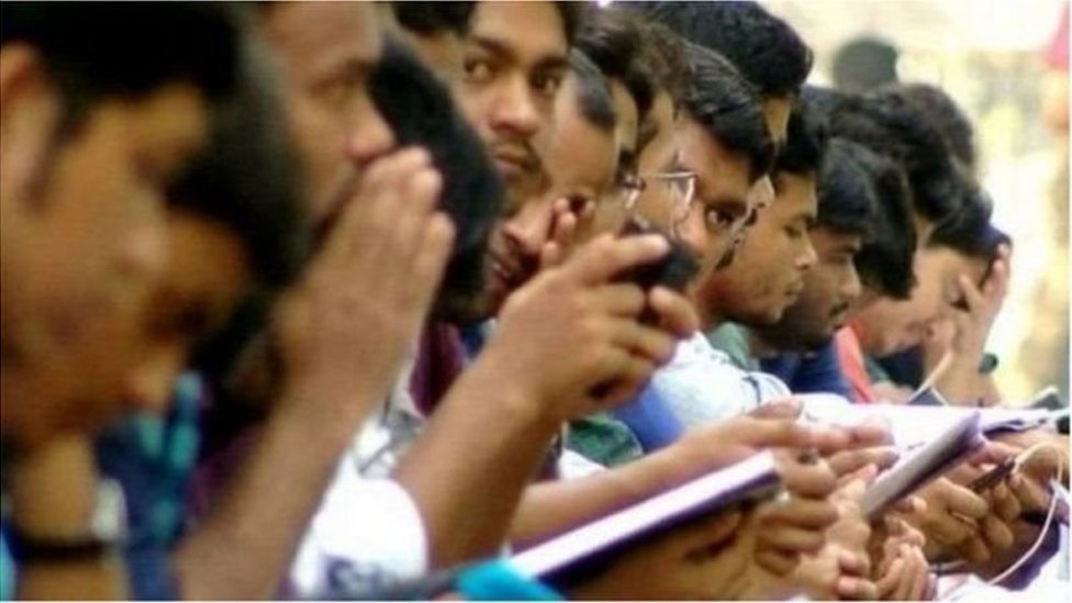 বাংলাদেশে তরুণদের মধ্যে সরকারি চাকরীর প্রতি আগ্রহ বাড়ছে