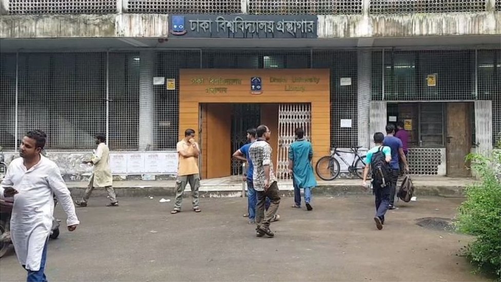 অনেক উদাহরণ এখন দেখা যাচ্ছে, যারা অন্য চাকরি ছেড়ে সরকারি চাকরিতে যোগ দিচ্ছেন।