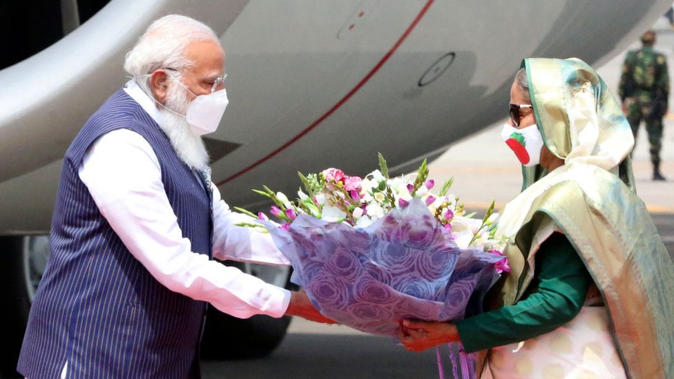 স্বাধীনতার সুবর্ণজয়ন্তী ও মুজিব জন্মশতবার্ষিকীর অনুষ্ঠানে যোগ দিতে ঢাকায় এসেছেন নরেন্দ্র মোদী স্বাধীনতার সুবর্ণজয়ন্তী ও মুজিব জন্মশতবার্ষিকীর অনুষ্ঠানে যোগ দিতে ঢাকায় এসেছেন নরেন্দ্র মোদী