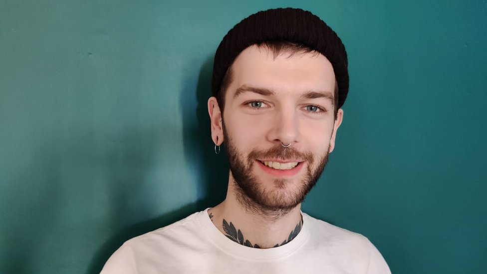 ম্যাথিউর কাছে ব্রিটিশ রাজতন্ত্রকে অনেক দূরের একটা ব্যাপার বলে মনে হয়