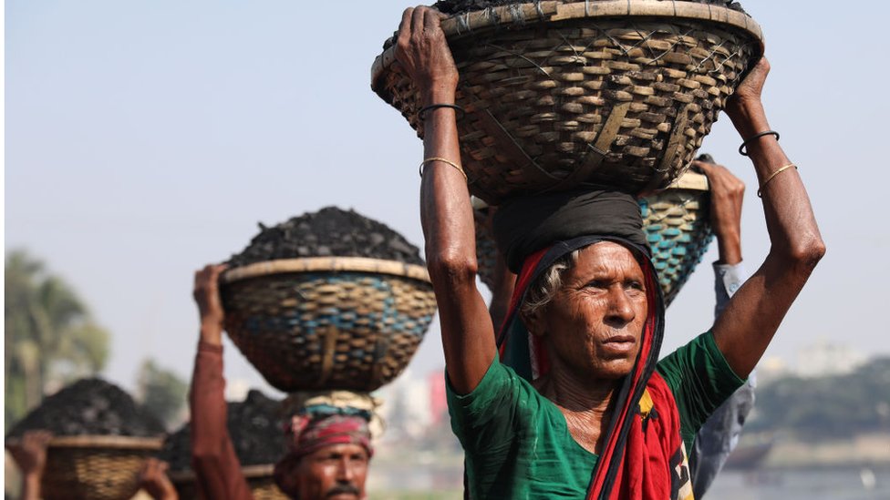 নারী শ্রমিক।