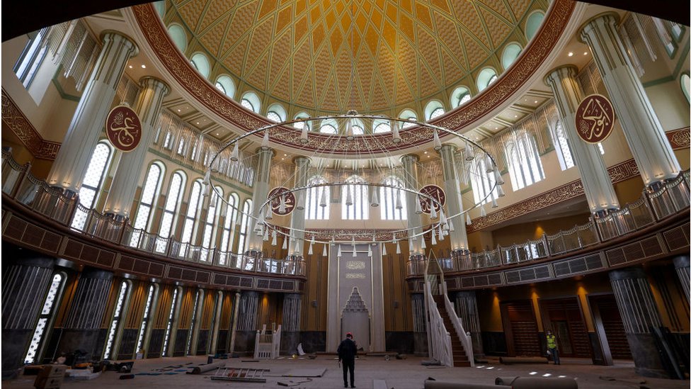 মসজিদের ভেতরের দিকের অংশ মসজিদের ভেতরের দিকের অংশ