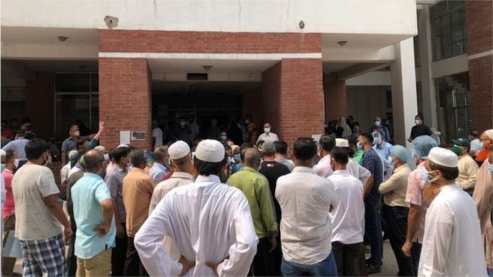 করোনাভাইরাসেরমহামারি শুরু হওয়ার পর বাংলাদেশে স্বাস্থ্য বিষয়ক তথ্যের ঘাটতির করুন চিত্র ফুটে উঠেছে। করোনাভাইরাসেরমহামারি শুরু হওয়ার পর বাংলাদেশে স্বাস্থ্য বিষয়ক তথ্যের ঘাটতির করুন চিত্র ফুটে উঠেছে।