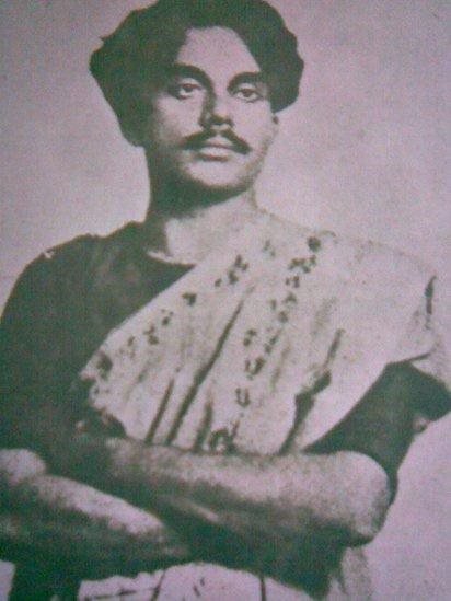 অন্যায় এবং অসাম্যের বিরুদ্ধে নজরুলের লড়াই ছিল আজীবনের। অন্যায় এবং অসাম্যের বিরুদ্ধে নজরুলের লড়াই ছিল আজীবনের।