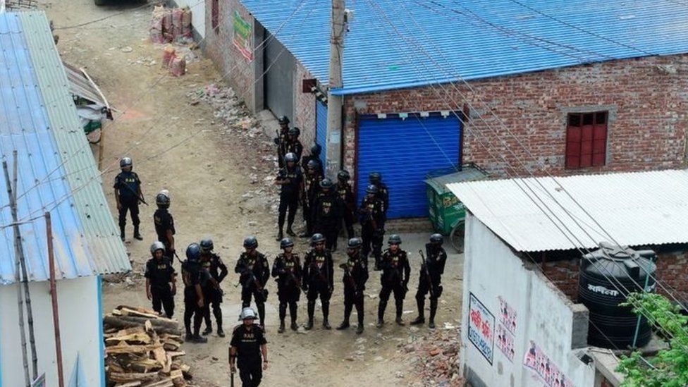 হোলি আর্টিজানের হামলার ঘটনার পর জঙ্গি আস্তানায় বহু অভিযান চালিয়েছে আইন শৃঙ্খলা রক্ষাকারী বাহিনী। হোলি আর্টিজানের হামলার ঘটনার পর জঙ্গি আস্তানায় বহু অভিযান চালিয়েছে আইন শৃঙ্খলা রক্ষাকারী বাহিনী।