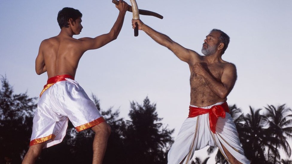 কুঞ্জাহামেদ হাজী প্রচারের সময়ে ব্যবহার করতেন কেরালার নিজস্ব মার্শাল আর্টসের নানা কায়দা কুঞ্জাহামেদ হাজী প্রচারের সময়ে ব্যবহার করতেন কেরালার নিজস্ব মার্শাল আর্টসের নানা কায়দা