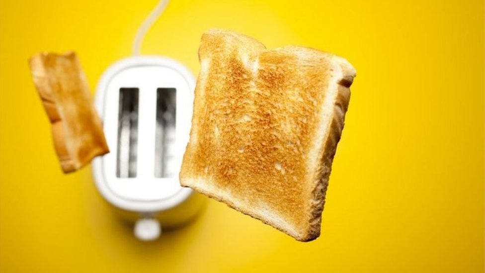 পাউরুটি ফোলাতে ও নানারকম আকৃতি দিতে এই উপাদানটি ব্যবহার করা হয়।