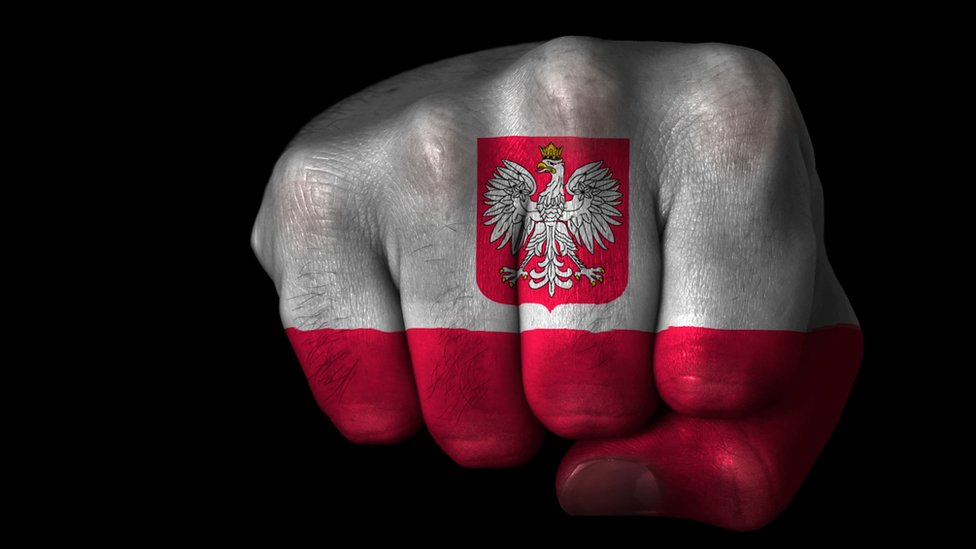 পোল্যান্ডে মাথা চাড়া দিচ্ছে ইউরোপীয় ইউনিয়ন বিরোধী মনোভাব। ক্ষমতাসীন দল তাতে ইন্ধন দিচ্ছে পোল্যান্ডে মাথা চাড়া দিচ্ছে ইউরোপীয় ইউনিয়ন বিরোধী মনোভাব। ক্ষমতাসীন দল তাতে ইন্ধন দিচ্ছে