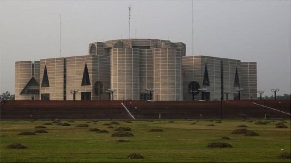 শুধু একটি সংসদে ১৯৯৬ সাল থেকে ২০০১ সাল পর্যন্ত মেয়াদের সপ্তম সংসদে কোন সংশোধনী আনা হয়নি।