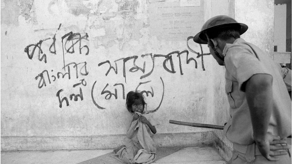 দেশে এই খাদ্য সংকটের মধ্যে চরম বামপন্থী দলগুলোর তৎপরতা বাড়ছিল দেশে এই খাদ্য সংকটের মধ্যে চরম বামপন্থী দলগুলোর তৎপরতা বাড়ছিল