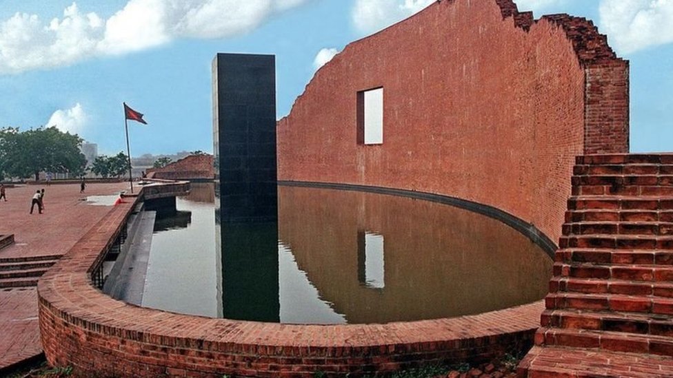 রায়ের বাজারে শহীদ বুদ্ধিজীবী স্মৃতি সৌধ প্রাঙ্গণ