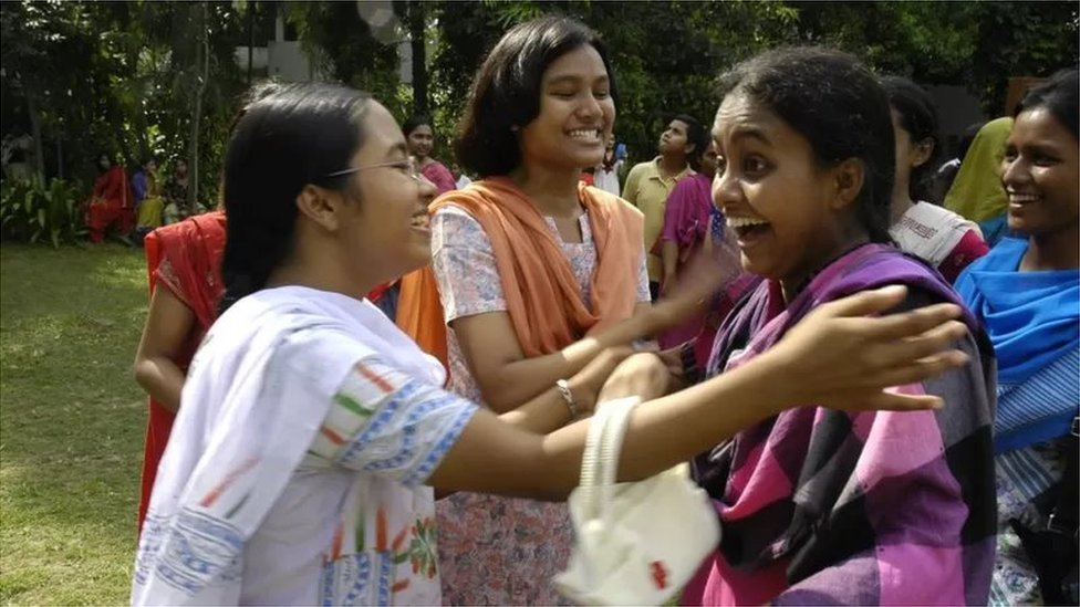 ফল প্রকাশের পর উচ্ছ্বাস ফল প্রকাশের পর উচ্ছ্বাস