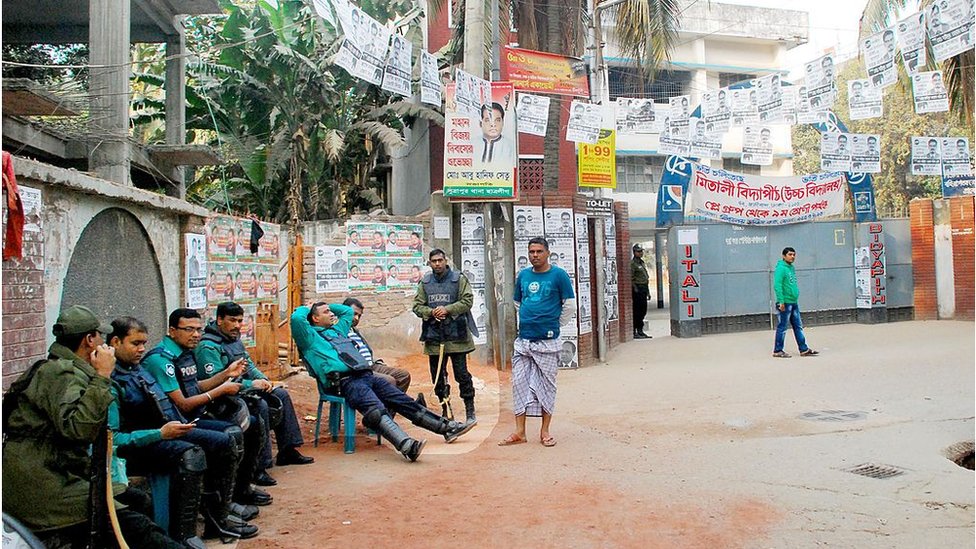 অনেক কেন্দ্র ছিলো এমন ভোটারহীন অনেক কেন্দ্র ছিলো এমন ভোটারহীন