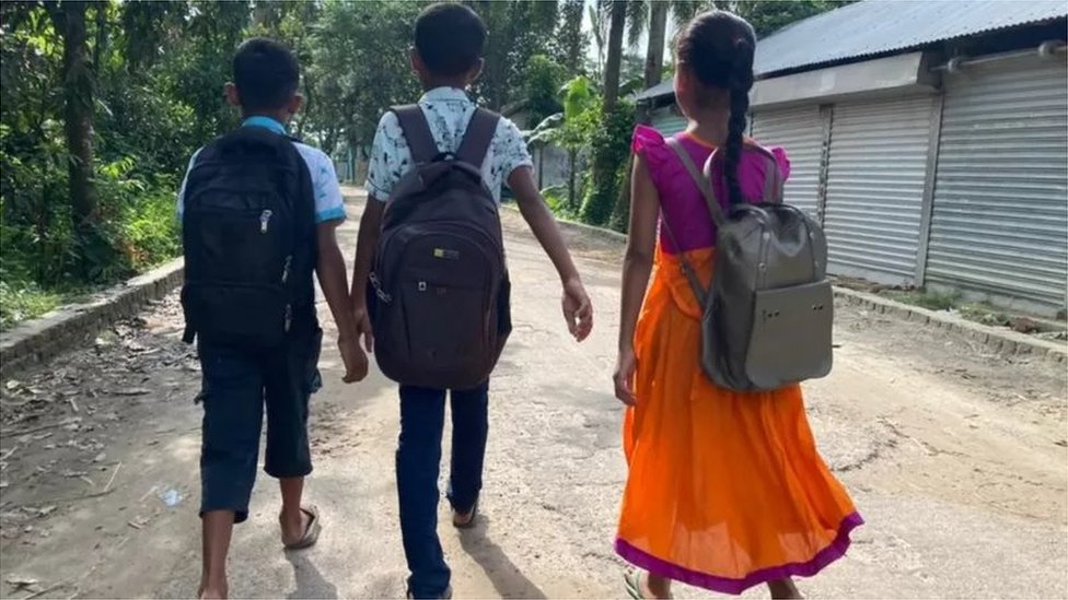 স্কুল শিক্ষার্থী। স্কুল শিক্ষার্থী।