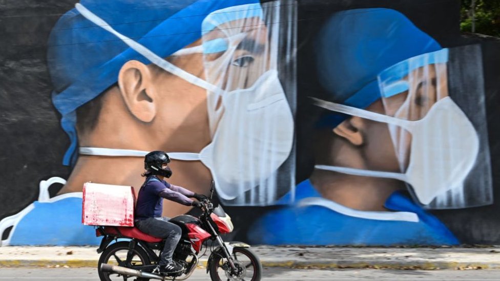 নতুন করে আতংক ছড়িয়েছে অমিক্রন