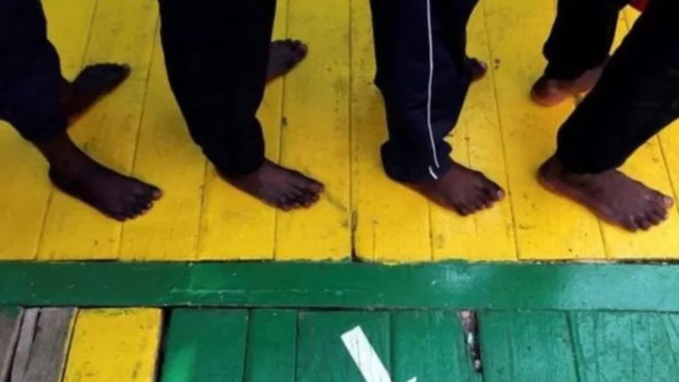 অবৈধ পথে ইউরোপ যাবার চেষ্টা করছে বিভিন্ন দেশের হাজার হাজার লোক - যাদের অনেকেই বাংলাদেশি অবৈধ পথে ইউরোপ যাবার চেষ্টা করছে বিভিন্ন দেশের হাজার হাজার লোক - যাদের অনেকেই বাংলাদেশি