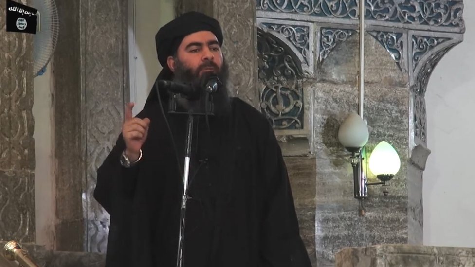 মসুলের আল নূরি মসজিদে আইএস তৈরির ঘোষণা দিচ্ছেন আবু বকর আল বাগদাদি