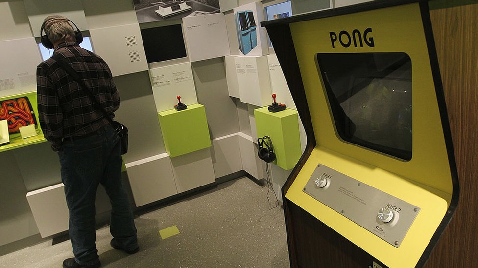 জার্মানির কম্পিউটার গেম জাদুঘরে প্রথম যুগের পং গেমিং মেশিন