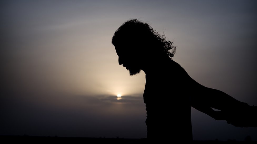 ঝাঁকড়া চুল ঝাঁকড়া চুল