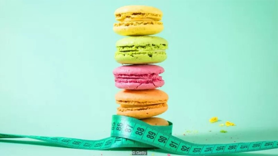 মিষ্টি জাতীয় খাদ্যের সাথে স্থূলতার সম্পর্ক আছে বলে বলা হয়।