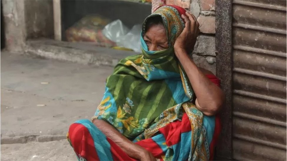 বাংলাদেশের প্রবীণদের জন্য পর্যাপ্ত প্রবীন নিবাসের উদ্যোগ নেয়া উচিত বলে বলছেন বিশেষজ্ঞরা।