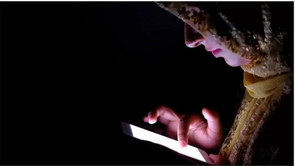 বাংলাদেশে মোবাইল ফোনে ইন্টারনেট ব্যবহারকারী কিছুটা কমেছে।