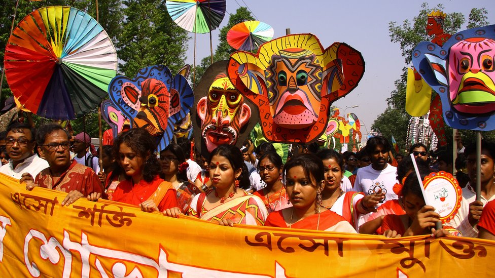 বাংলা নববর্ষের দিন বাংলাদেশে মঙ্গল শোভাযাত্রা বাংলা নববর্ষের দিন বাংলাদেশে মঙ্গল শোভাযাত্রা