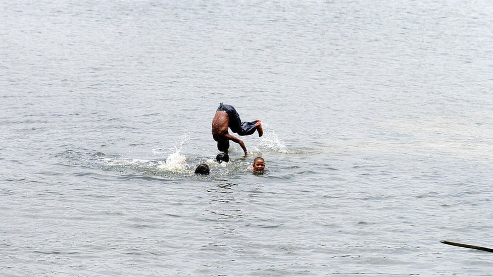 নদীতে গোসল
