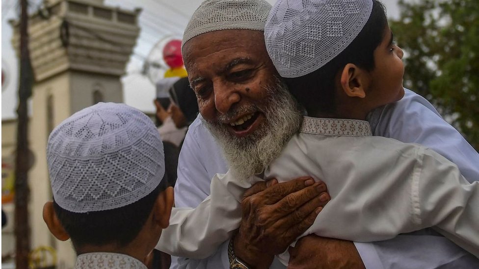 কোলাকুলির ছবি কোলাকুলির ছবি