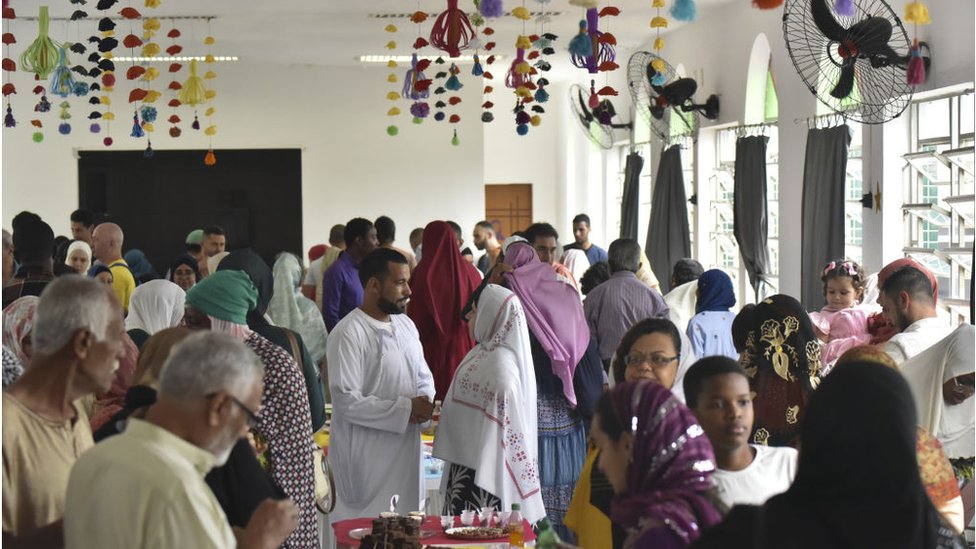 ব্রাজিলের রিও ডি জেনিরোতে ঈদুল ফিতর উদযাপন করছেন মুসলমানরা ব্রাজিলের রিও ডি জেনিরোতে ঈদুল ফিতর উদযাপন করছেন মুসলমানরা