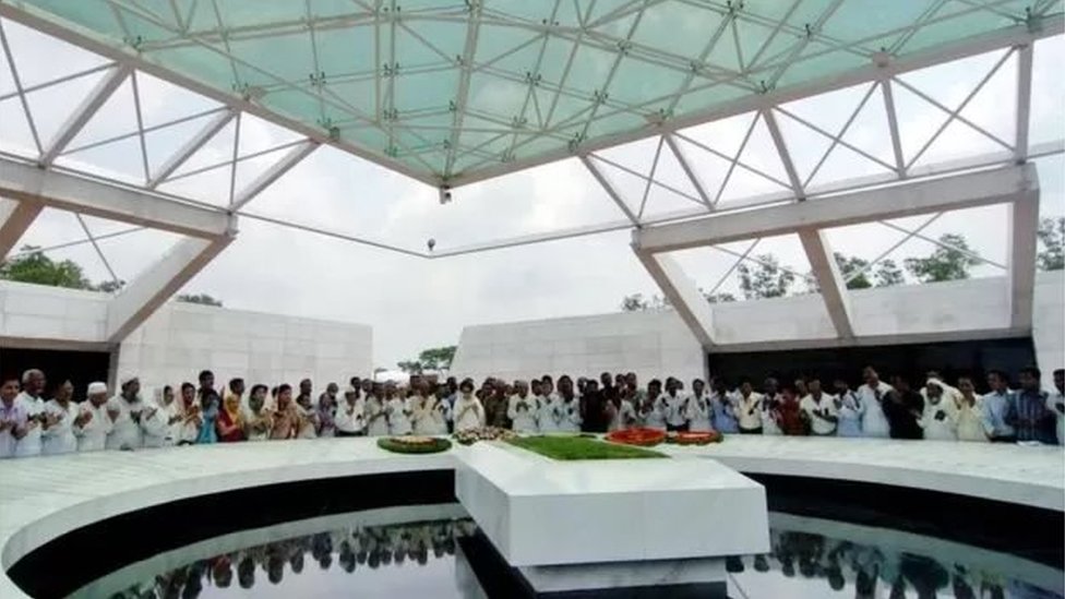 ঢাকায় সংসদ ভবন এলাকায় জিয়াউর রহমানের কবর ঢাকায় সংসদ ভবন এলাকায় জিয়াউর রহমানের কবর