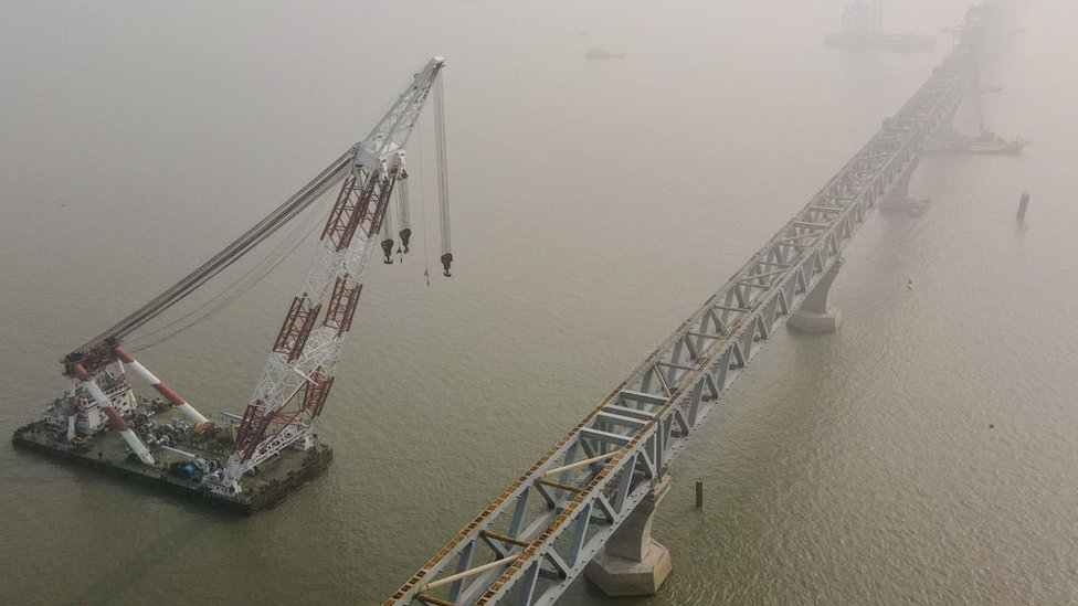 পদ্মা সেতু নির্মাণ কাজ চলছে। পদ্মা সেতু নির্মাণ কাজ চলছে।