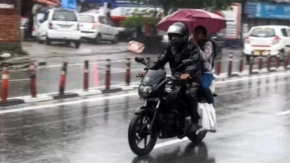 যানজটের কারণে মোটরসাইকেল জনপ্রিয় হয়ে উঠলেও, এতে ঝুঁকিও বাড়ছে যানজটের কারণে মোটরসাইকেল জনপ্রিয় হয়ে উঠলেও, এতে ঝুঁকিও বাড়ছে