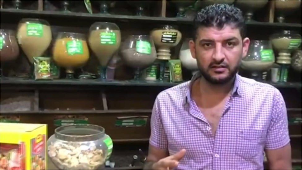 রাবি আল-হাবাশি বলছেন, মিশরের তরুণরা এখন বেশি হারে ভায়াগ্রার মতো ঔষধ ব্যবহার করছে। রাবি আল-হাবাশি বলছেন, মিশরের তরুণরা এখন বেশি হারে ভায়াগ্রার মতো ঔষধ ব্যবহার করছে।