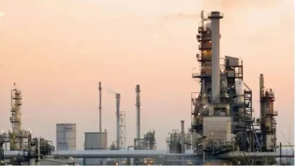 গ্যাসের অভাবে বাংলাদেশে বিদ্যুৎ উৎপাদন কমানো হয়েছে। এখন ডিজেল কেন্দ্রগুলো বন্ধ করার ঘোষণা এলো।