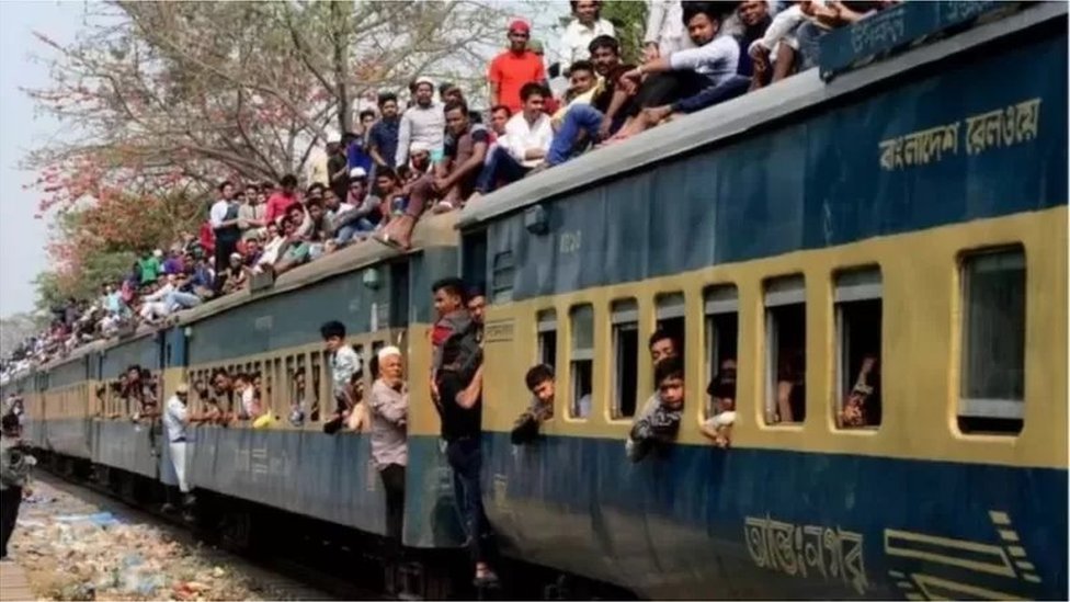 রেলের ছাদে উঠা যাবে না
