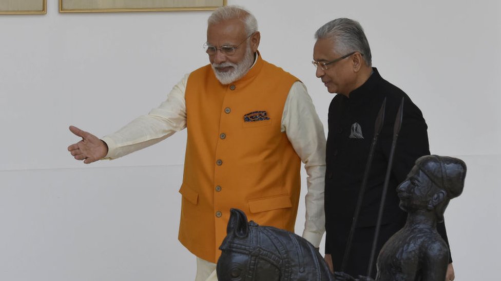 নরেন্দ্র মোদী ও প্রভিন্দ জুগানাথ