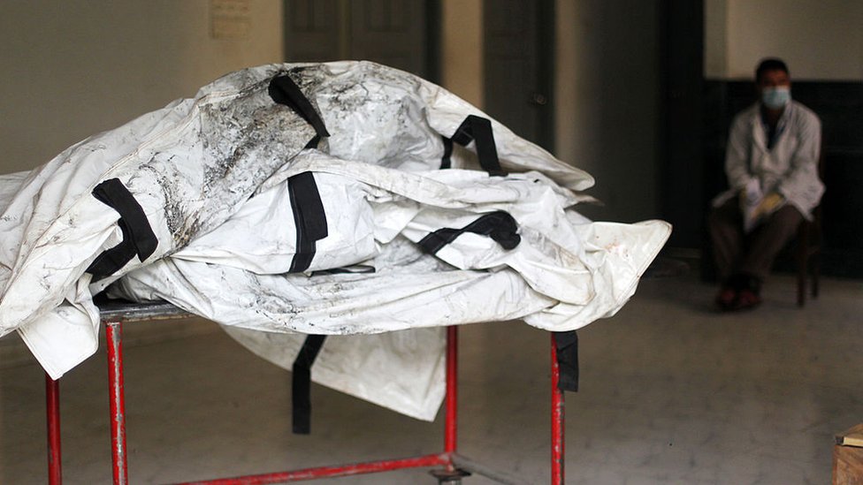 ফরেনসিক পরীক্ষার মাধ্যমে মারাত্মকভাবে আগুনে পুড়ে যাওয়া মৃতদেহও শনাক্ত করা হচ্ছে।