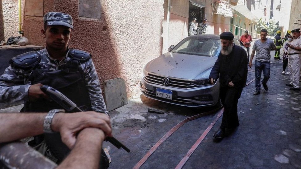 গিজা শহরের একটি কপটিক গির্জায় অগ্নিকাণ্ডে বহু হতাহত হয়েছেন। গিজা শহরের একটি কপটিক গির্জায় অগ্নিকাণ্ডে বহু হতাহত হয়েছেন।