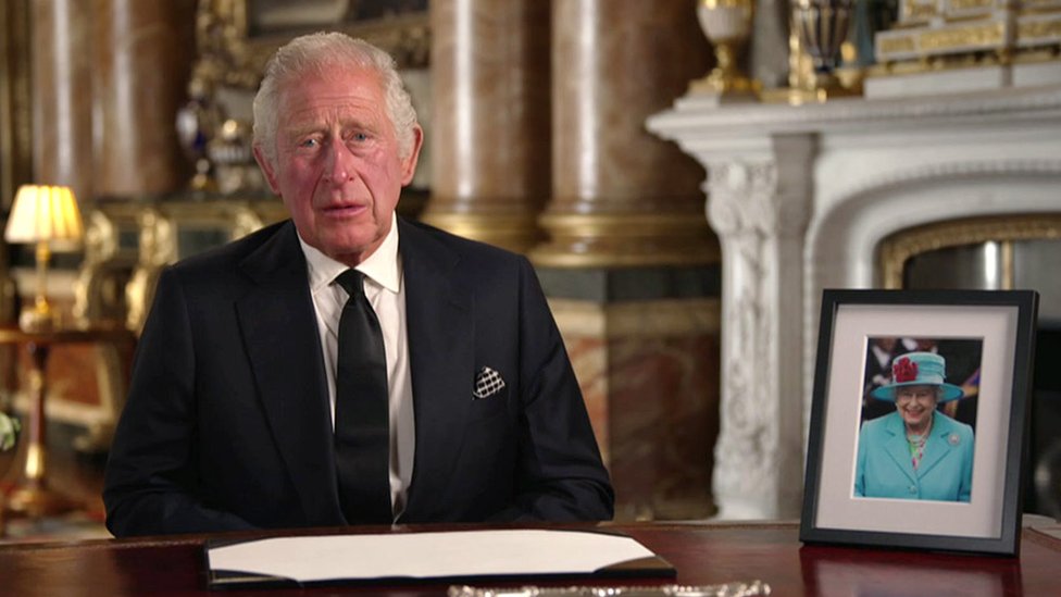 রানি দ্বিতীয় এলিজাবেথের মৃত্যুর পর নতুন রাজা তৃতীয় চার্লস জাতির উদ্দেশে তার প্রথম ভাষণ দিয়েছেন। রানি দ্বিতীয় এলিজাবেথের মৃত্যুর পর নতুন রাজা তৃতীয় চার্লস জাতির উদ্দেশে তার প্রথম ভাষণ দিয়েছেন।