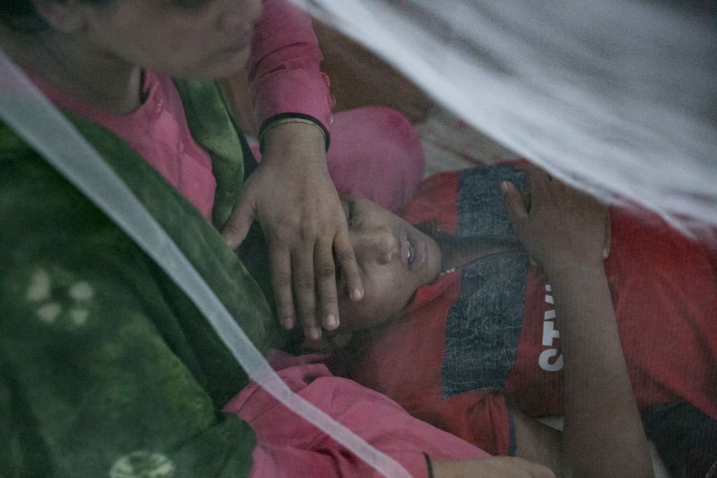 চিকিৎসকরা বলেন, জ্বর আসলে কোন রোগ নয়, বরং এটি রোগের একটি লক্ষণ বা উপসর্গ। চিকিৎসকরা বলেন, জ্বর আসলে কোন রোগ নয়, বরং এটি রোগের একটি লক্ষণ বা উপসর্গ।