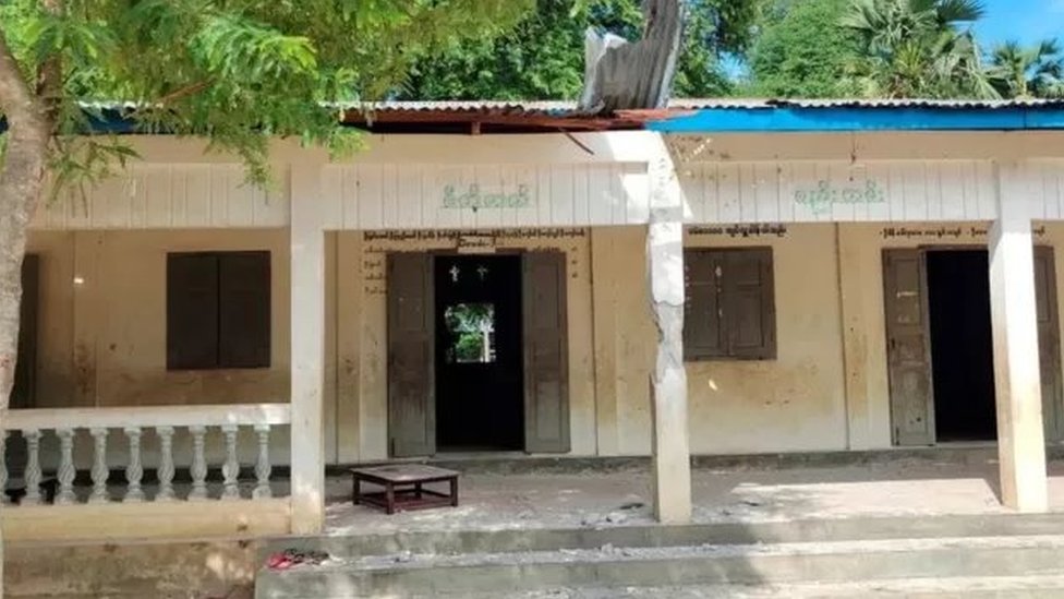 মিয়ানমারের সেনাবাহিনীর জঙ্গী হেলিকপ্টার থেকে উত্তরাঞ্চলের সাগাইঙ্গ অঞ্চলের একটি স্কুলে হামলা চালানোর পর অন্তত ১১টি শিশু নিহত হয়েছে।